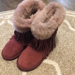 Kookaburra by Ugg..like new!